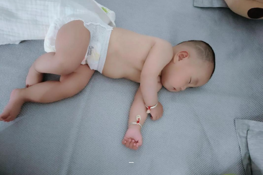 郯城宝宝脸上有白色斑块 郯城宝宝脸上有白色斑块